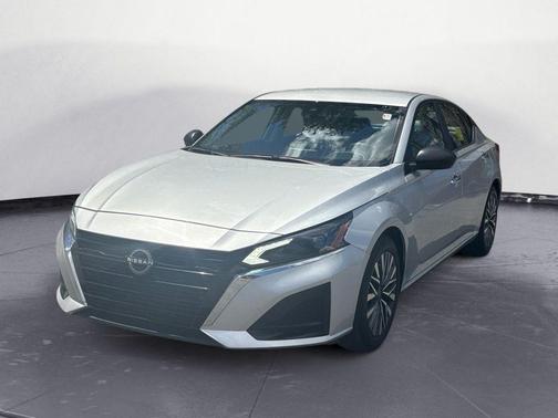 Brilliant Silver Metallic 2024 Nissan Altima 2.5 SV