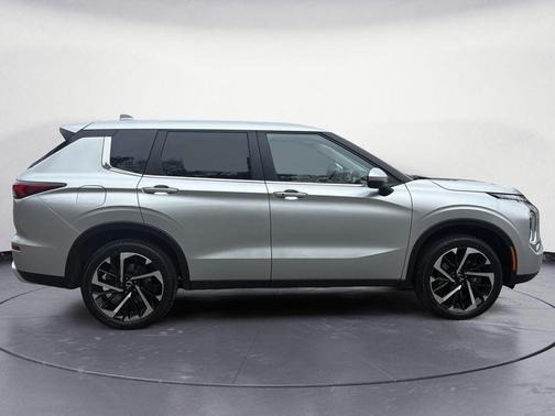 Alloy Silver Metallic 2024 Mitsubishi Outlander SE 2.5 S-AWC