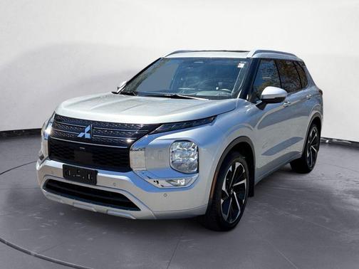 Alloy Silver Metallic 2024 Mitsubishi Outlander SEL 2.5 S-AWC