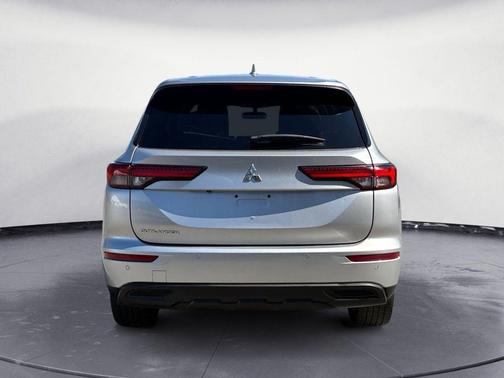 2022 Mitsubishi Outlander Black Edition 2WD