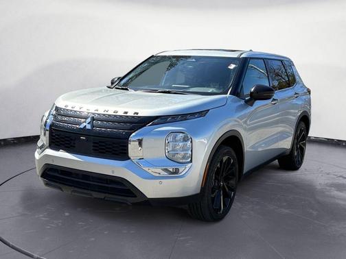 2022 Mitsubishi Outlander Black Edition 2WD