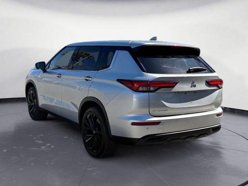 2022 Mitsubishi Outlander Black Edition 2WD