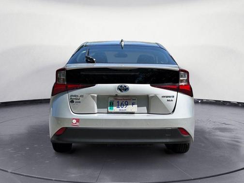 Classic Silver Metallic 2021 Toyota Prius XLE