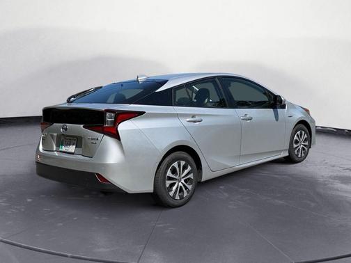 Classic Silver Metallic 2021 Toyota Prius XLE