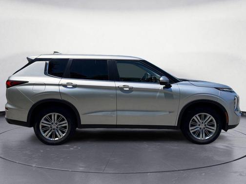 Sv 2022 Mitsubishi Outlander ES S-AWC