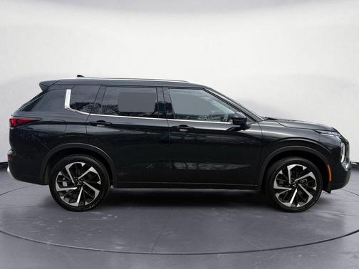 Black Diamond 2024 Mitsubishi Outlander SEL 2.5 S-AWC