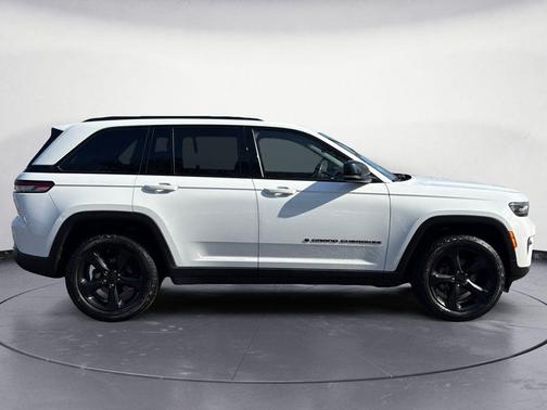 2022 Jeep Grand Cherokee Altitude