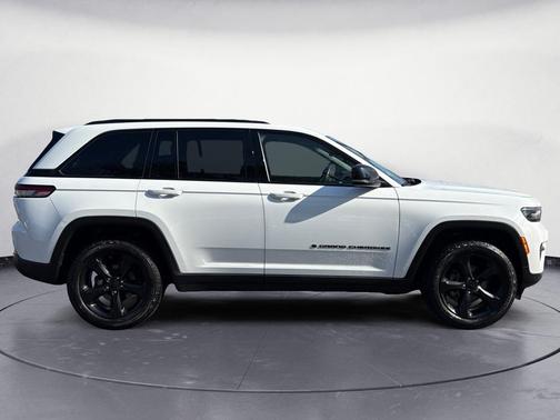 2022 Jeep Grand Cherokee Altitude