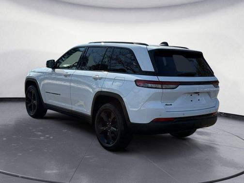 2022 Jeep Grand Cherokee Altitude