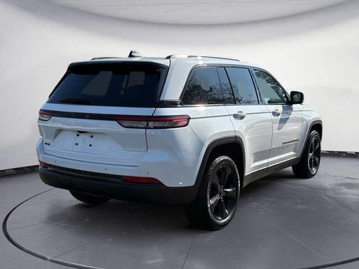 2022 Jeep Grand Cherokee Altitude