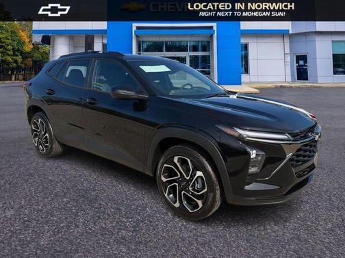 Mosaic Black Metallic 2026 Chevrolet Trax FWD 2RS