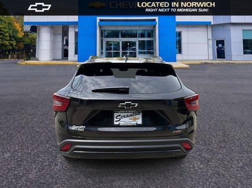 Mosaic Black Metallic 2026 Chevrolet Trax FWD 2RS