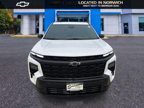 Iridescent Pearl Tricoat 2025 Chevrolet Traverse RS