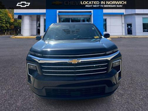 Mosaic Black Metallic 2025 Chevrolet Traverse LT