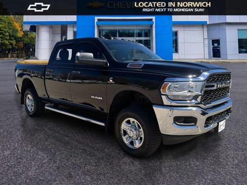 Diamond Black Crystal Pearlcoat 2019 RAM 2500 Tradesman Crew Cab 4x4 6'4' Box