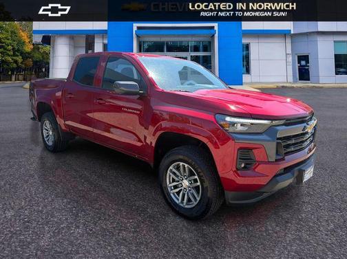 Radiant Red Tintcoat 2026 Chevrolet Colorado LT