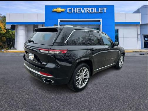 2022 Jeep Grand Cherokee Summit