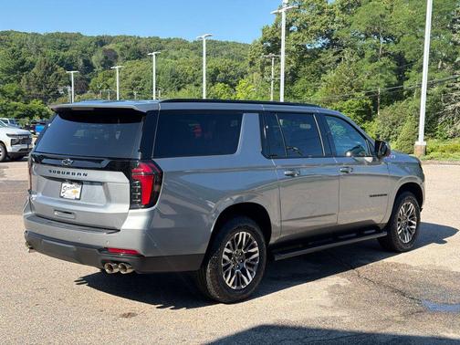 Sterling Gray Metallic 2025 Chevrolet Suburban 4WD Z71