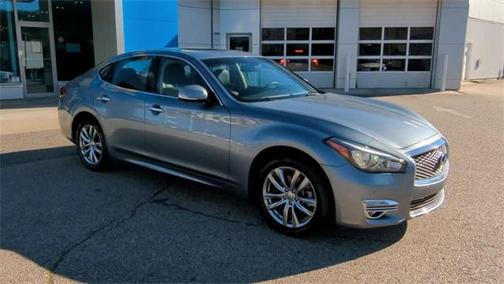 2018 INFINITI Q70 3.7X LUXE