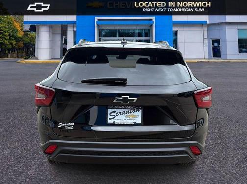 Mosaic Black Metallic 2026 Chevrolet Trax LT