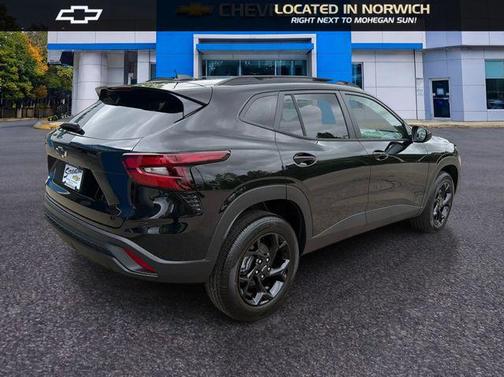 Mosaic Black Metallic 2026 Chevrolet Trax LT