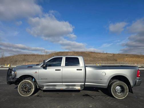 2021 RAM 3500 Tradesman Crew Cab 4x4 8' Box