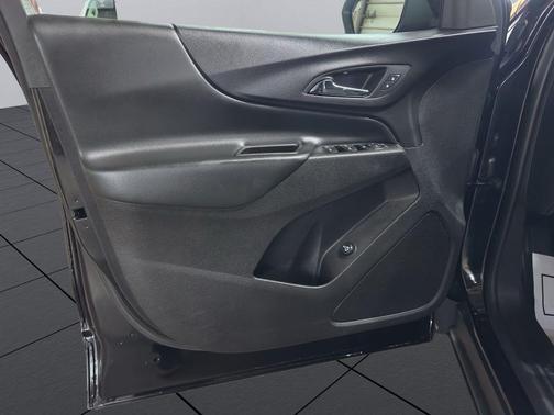 Mosaic Black Metallic 2024 Chevrolet Equinox 1LT