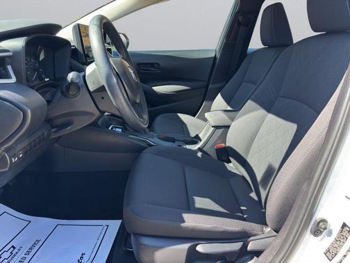 Wh 2025 Toyota Corolla LE