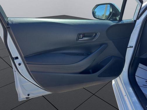 Wh 2025 Toyota Corolla LE