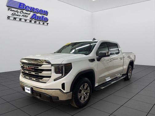 Summit White 2023 GMC Sierra 1500 SLE
