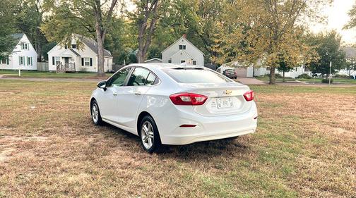 Summit White 2016 Chevrolet Cruze LT Auto