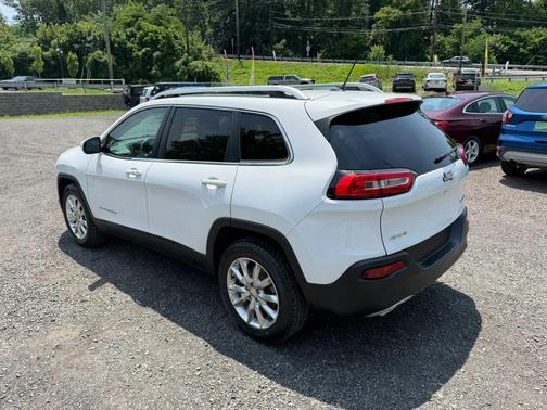 Bright White Clearcoat 2015 Jeep Cherokee Sport
