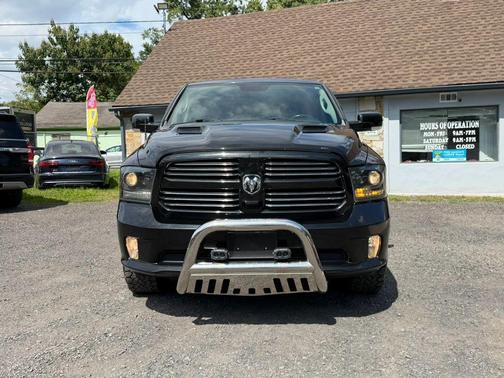 Brilliant Black Crystal Pearlcoat 2015 RAM 1500 Sport