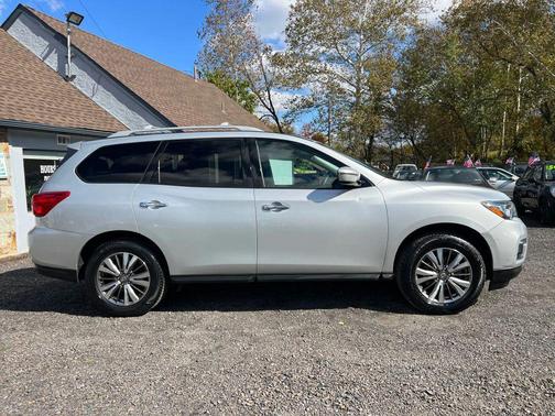 2019 Nissan Pathfinder S