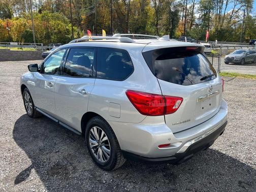 2019 Nissan Pathfinder S