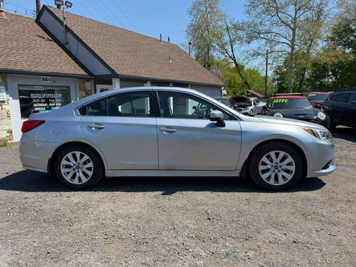 Ice Silver Metallic 2017 Subaru Legacy Premium