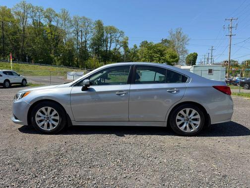 Ice Silver Metallic 2017 Subaru Legacy Premium