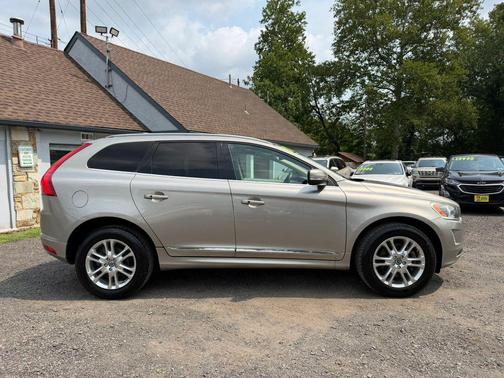 Seashell Metallic 2015 Volvo XC60 3.2 Platinum