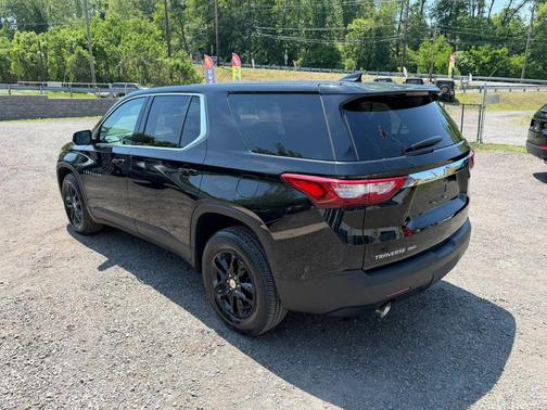 Mosaic Black Metallic 2018 Chevrolet Traverse LS
