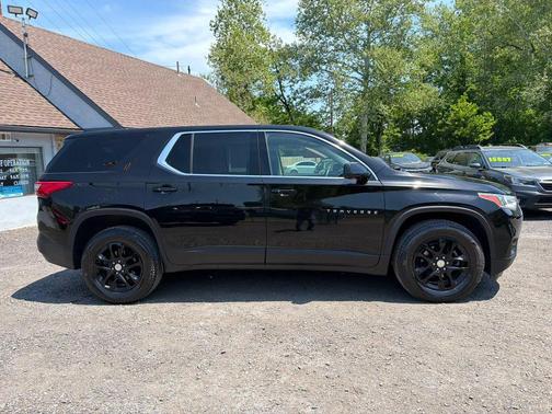 Mosaic Black Metallic 2018 Chevrolet Traverse LS