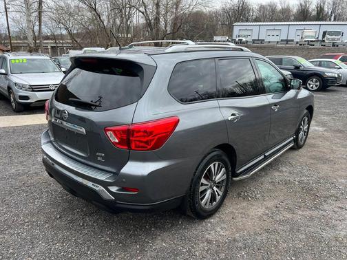 2017 Nissan Pathfinder SL