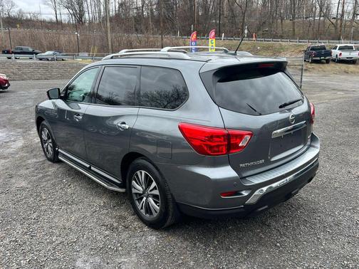 2017 Nissan Pathfinder SL