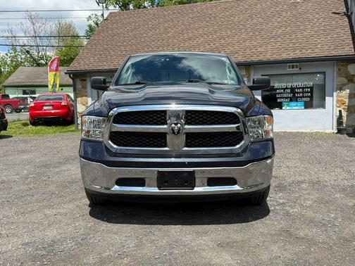 Maximum Steel Metallic Clearcoat 2018 RAM 1500 SLT