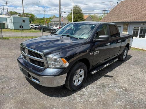 Maximum Steel Metallic Clearcoat 2018 RAM 1500 SLT