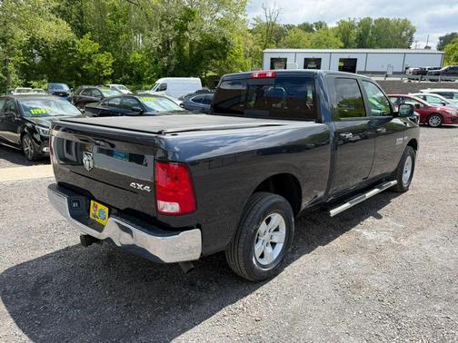 Maximum Steel Metallic Clearcoat 2018 RAM 1500 SLT