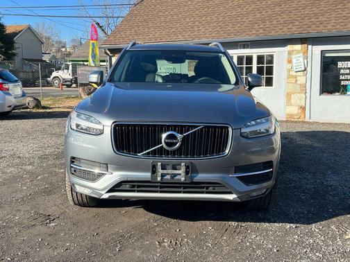 2016 Volvo XC90 T6 Momentum