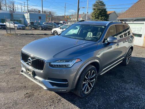 2016 Volvo XC90 T6 Momentum