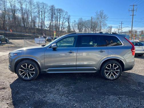 2016 Volvo XC90 T6 Momentum