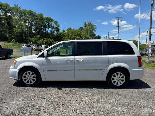 Bright White Clearcoat 2016 Chrysler Town & Country Touring