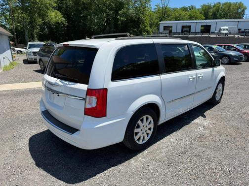 Bright White Clearcoat 2016 Chrysler Town & Country Touring